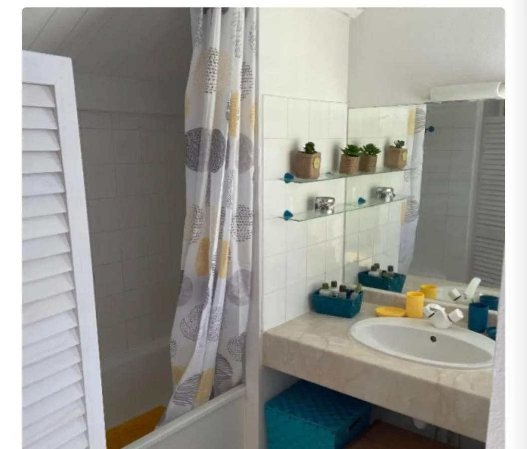 Appartement T2 A Moudong Sud Baie-Mahault Belcourt Apartment